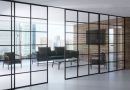 Скляні двері: як створити сучасний дизайн за допомогою всього одного елементу